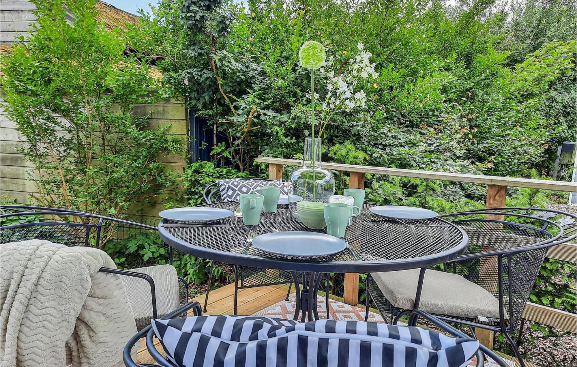 3 Bedroom Beautiful In Holiday home