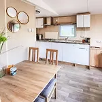 3 Bedroom Beautiful Home In Heinkenszand